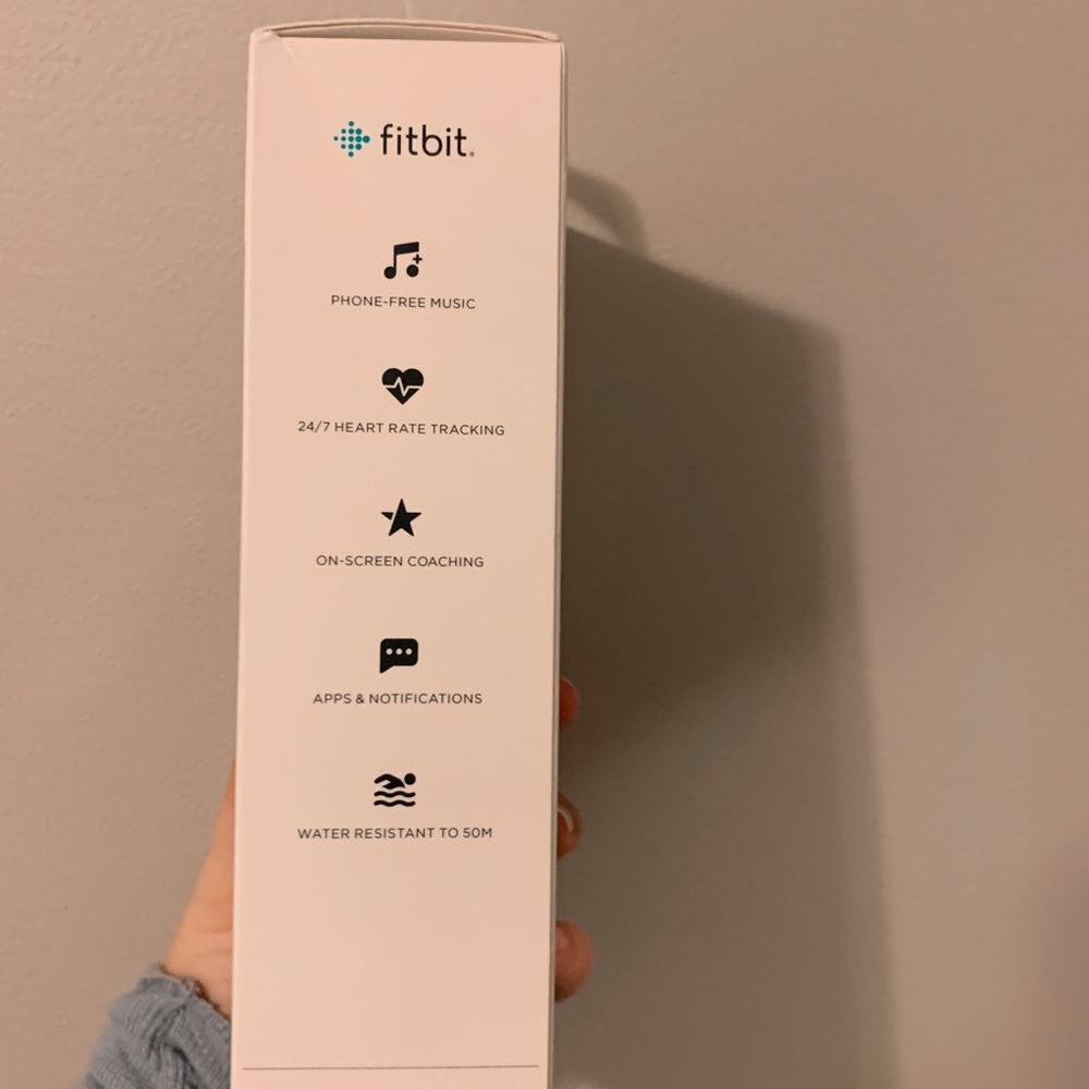 fitbit versa - Picture 2 of 6
